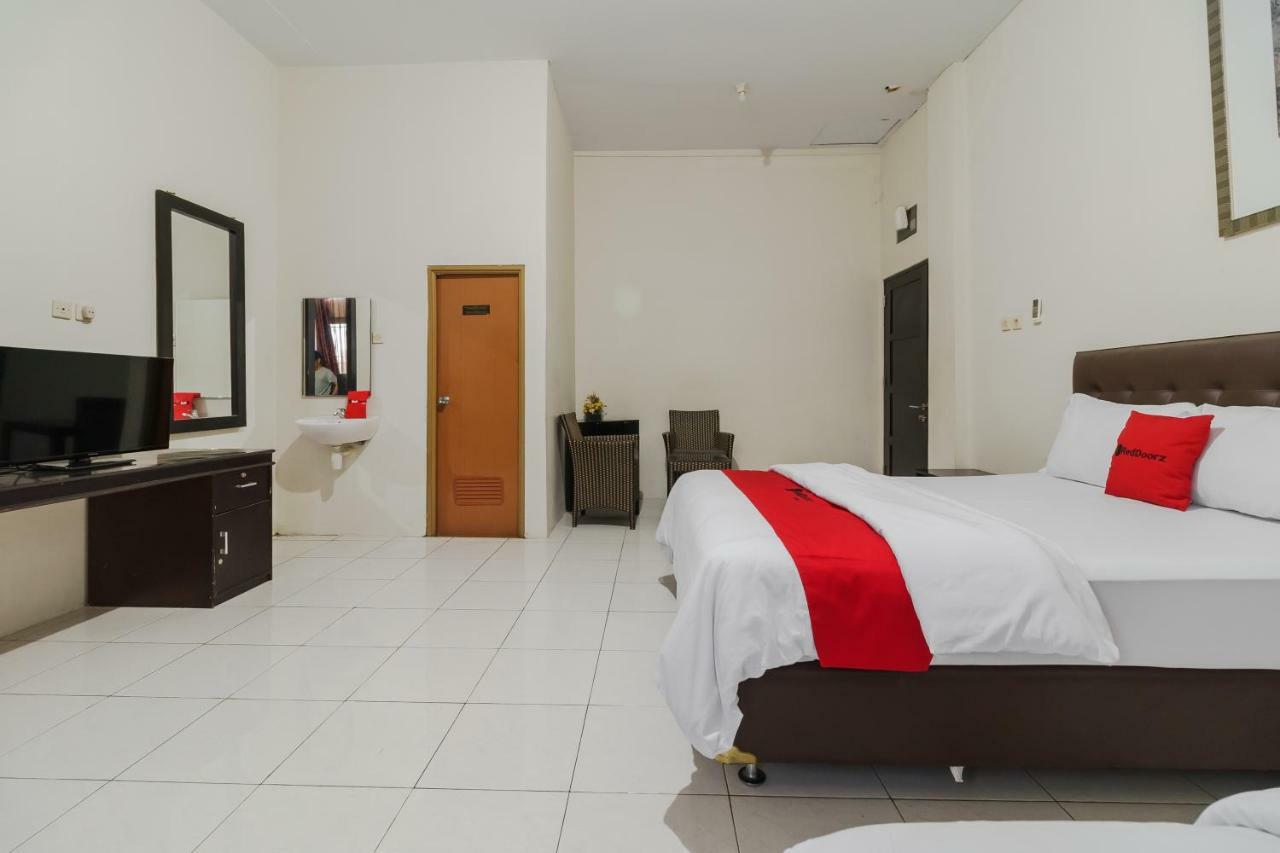 Reddoorz Syariah Near Fort Marlborough Bengkulu Exterior photo